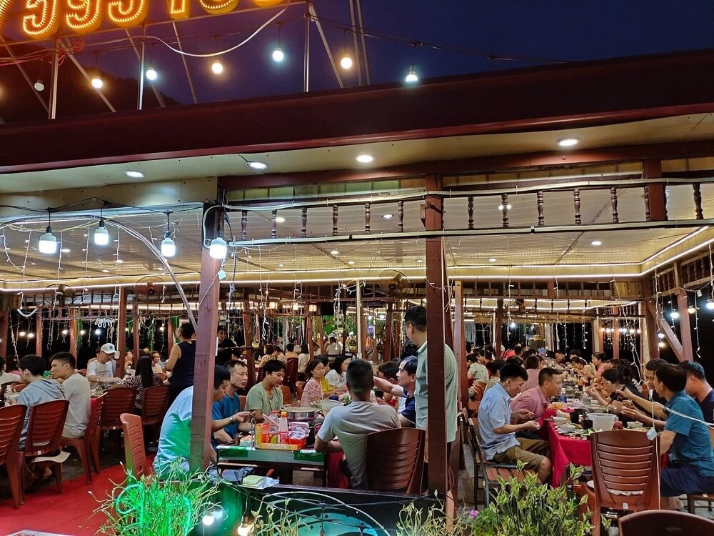 Nhà hàng nổi Quang Anh