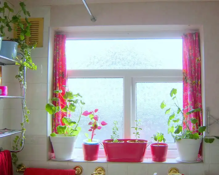 Trang trí khung cửa sổ, điều không thể thiếu khi bạn muốn decor lại căn nhà của mình - ảnh 9 Trang trí khung cửa sổ, điều không thể thiếu khi bạn muốn decor lại căn nhà của mình - ảnh 9