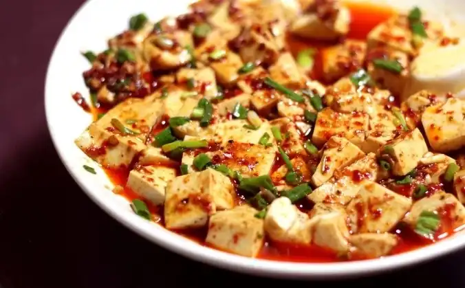 Món đậu phụ Ma Bà có lớp sốt cay nồng đặc trưng